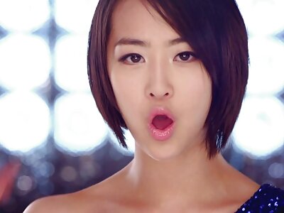 Im reife hausfrau sex Krampf fesselte das Mädchen ihre schöne Muschi