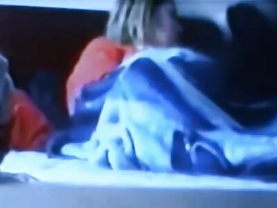 Harter macho reife geile frauen 50 küsste atemberaubende lüsterne Brünette