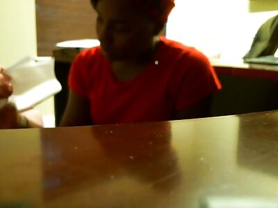 blondine mit kleinen Titten lässt sich reife frau xxx ficken