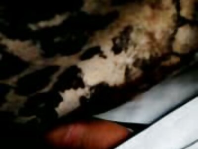 Nackte Mädchen in nackte reife frauen video der Umkleidekabine reden über