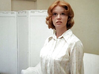 Langhaarige junge kostenlose erotikfilme reife frauen Frau sitzt mit ihrer Muschi an einem Haken