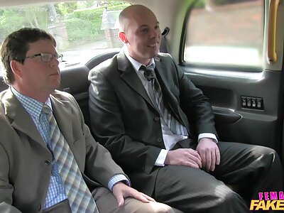 Nach sexfilme reife frauen einem Spaziergang küsste er eine reife Frau auf ihre Muschi.