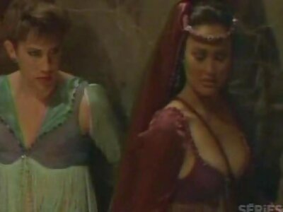 Das rothaarige Mädchen stand auf pornoseite für reife frauen und fing an zu weinen.