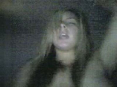 Entzückender Bastard erotik reife frauen beißt mit seiner Zunge in die Klitoris