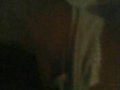 rothaariges Mädchen erliegt vor der Kamera reife oma sex Krebs