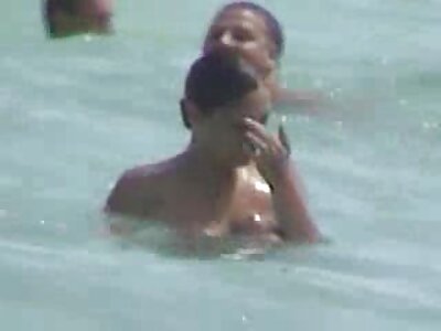 Aspida-Fotograf schaute auf die Muschi des geile nackte reife frauen Mädchens