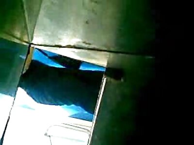 Schlanke Mädchenparty vor der Kamera und sexfilme für ältere zeigt ihre Muschi