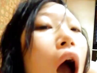 Heißes Mädchen spielt mit dunklem Mitglied sex filme mit reifen frauen