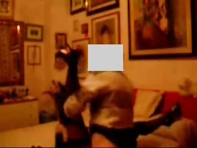 Süße Frau zieht ihr Höschen reife damensex an und bekommt eine Portion Sex