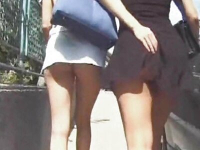 Der Mann fand sich selbst und beschloss, sich bei seiner Frau auszuruhen. sex reife