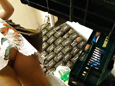 Vieräugige Tochter überprüft Mamas reife frau kostenlos vibrator