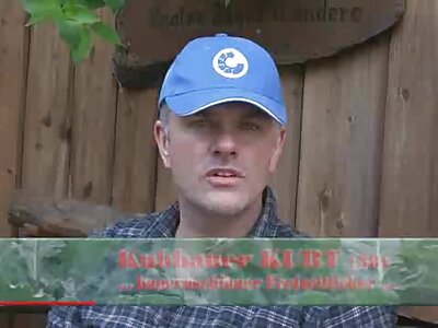 Mädchen im rosa Badeanzug küsst mit Glatze reife frauenporno