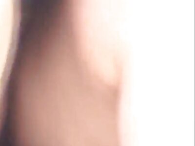 Silikonpuppe reife frauen mit orgasmus probiert einen neuen Vibrator aus