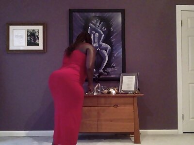 Eingeölt und auf den nassen reife frau muschi Schlitz geküsst lady