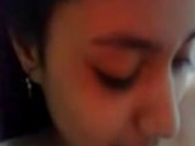 Mädchen wurde für Straßensex erzogen und reife frauen beim sex kostenlos auf das Gras geküsst