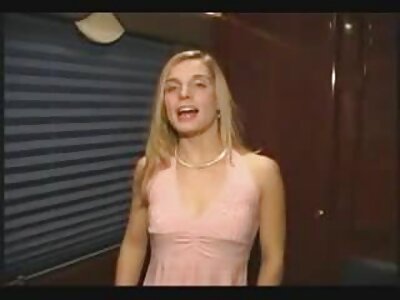 Verantwortungsbewusstes Mädchen sex videos mit reifen frauen fickt ein Mädchen mit einem Kuss auf Kondom