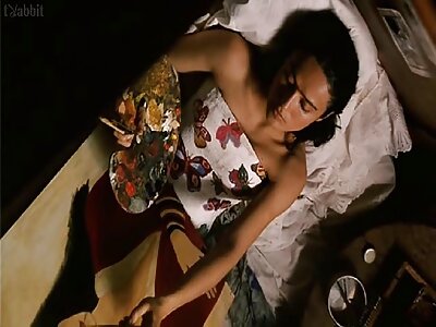 Bevor reife frau hat sex er es einführte, leckte er vorsichtig ihre Muschi