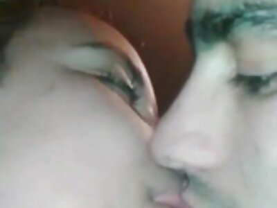 Charmante Lesbe reife frauen kostenlose videos leckt die Beine ihrer Freundin