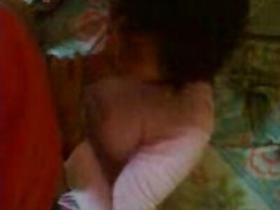 Im Badezimmer pornofilme reife frauen massiert Mädchen ihren Muschikuss vor dem Schlafengehen