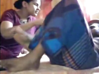 Der Herr setzte sich und stellte sein kostenlose reife frauen Sperma in einen Stau.