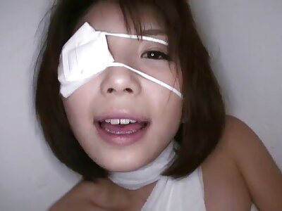 Junge erfahrene geile ältere weiber Frau fingert ihr Baby im Pool