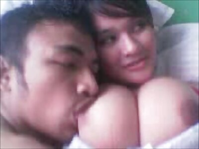 schwarzhaariges Mädchen fickt sich selbst in Muschi reife geile fotzen und Arsch