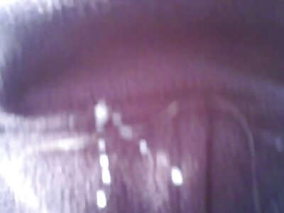 Eine köstliche Sekretärin beschloss, ihrem Chef beim sexfilme reife frauen Entspannen zu helfen